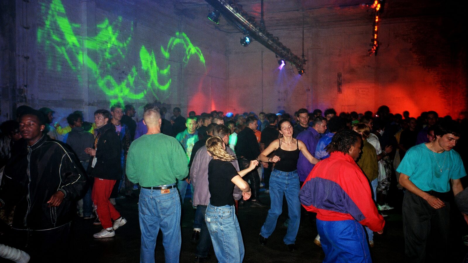 Rave aesthetic: Dancefloor dossier scene