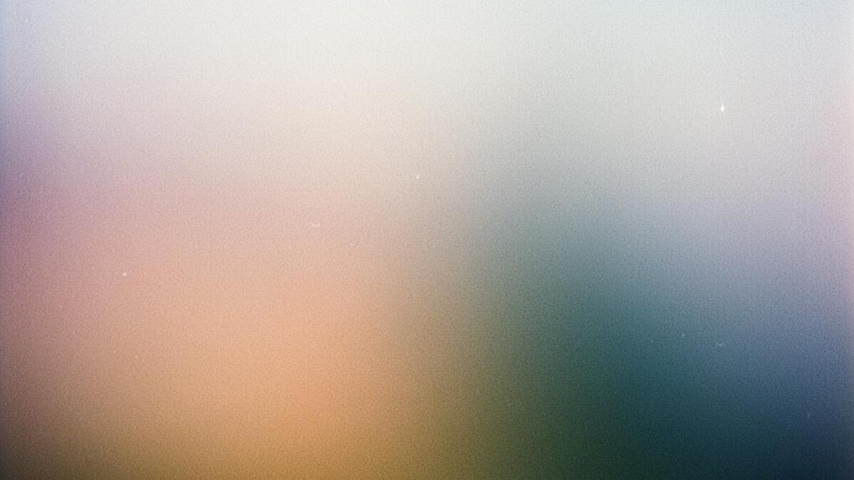 Grainy Gradient Blur photography example