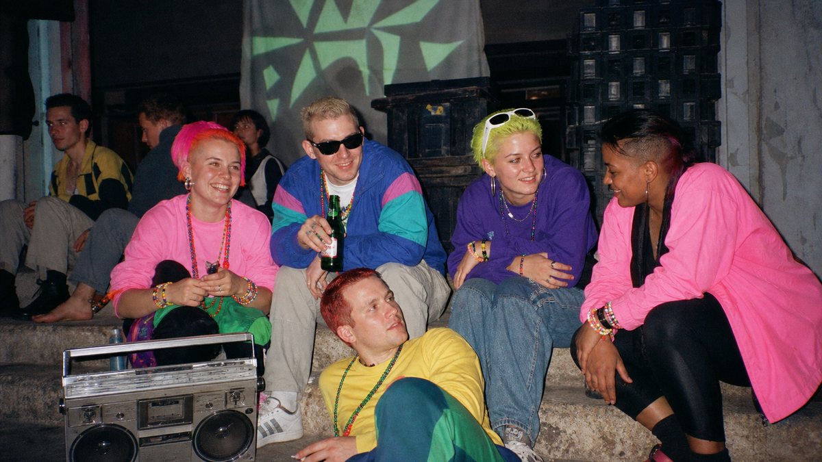 Rave aesthetic: Rest zone dossier scene